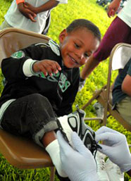 http://www.samaritansfeet.org/wp-content/uploads/2011/03/DSC_0243-217x300.jpg